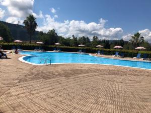 Bazén v ubytování Pizzo Beach Club. One bedroom apt 13G nebo v jeho okolí