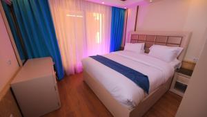 Postel nebo postele na pokoji v ubytování Villa 14 Suites