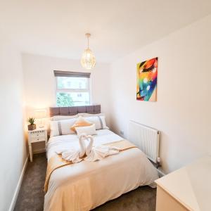 Katil atau katil-katil dalam bilik di Modern 4 bedroom flat near Brighton Station