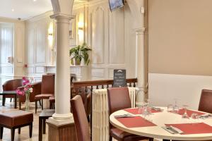 Logis Hotel Auberge Dupuytren 레스토랑 또는 맛집