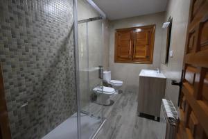 Kúpeľňa v ubytovaní VILLA FORASTERA + 37 fotografií