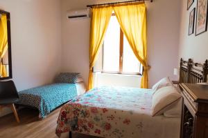 A bed or beds in a room at Relais CuoreNapoletano