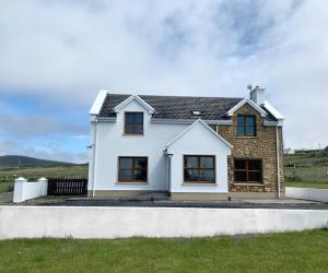 Gallery image of Wild Atlantic Way House in Achill