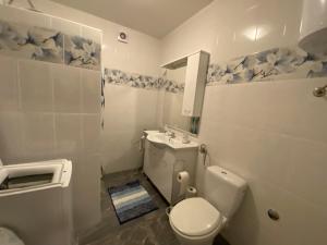 Koupelna v ubytování Spacious apartment close to the sea in Split area