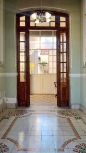 an empty room with doors and a tile floor at Alem Colonial in Mendoza