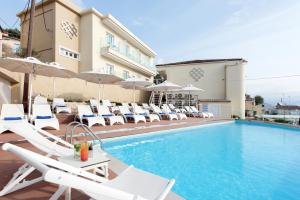 Bazén v ubytování Melina Bay Boutique Hotel nebo v jeho okolí