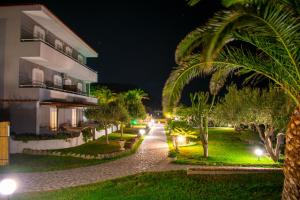 Ein Garten an der Unterkunft Hotel Villa Rita