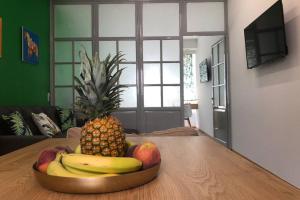 Een TV en/of entertainmentcenter bij CASA VERDE di Giorgio 10 mins walk from Piraeus port
