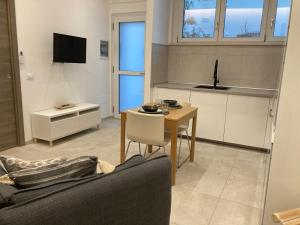 a living room with a table and a couch at Neptune in Francavilla al Mare +5 photos