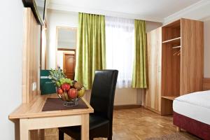 A bed or beds in a room at Biergasthof Riedberg