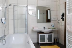 A bathroom at Biergasthof Riedberg