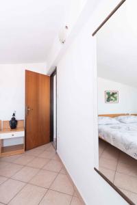 Posteľ alebo postele v izbe v ubytovaní Apartment in Kukljica - Insel Ugljan 39720
