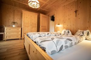 Кровать или кровати в номере Apartmenthaus Gutwenger