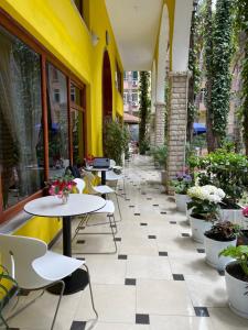 Restaurace v ubytování Hotel Mali i Robit