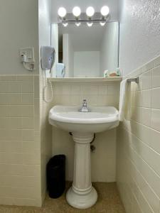 Koupelna v ubytování Geary Parkway Motel