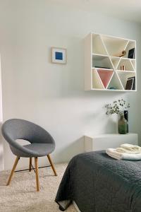 En eller flere senger på et rom på Cozy Apartment - CityCentre - FreeParking - SelfCheck-in