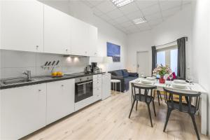 a kitchen and dining room with a table and chairs at Holiday 33 Apartments ABCD Alexanderplatz in Berlin