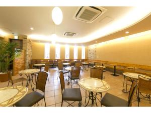 En restaurang eller annat matställe på R&B Hotel Umeda East - Vacation STAY 15379v