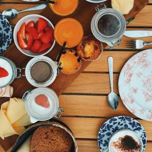 Options de petit-déjeuner proposées aux clients de l'établissement Hotel het Anker van Texel