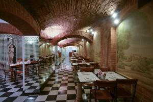 A restaurant or other place to eat at Zanhotel Tre Vecchi