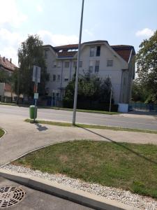 Budova, v ktorej sa apartmán nachádza