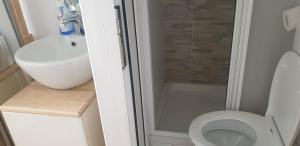Koupelna v ubytování APARTMANI Emerald Dream