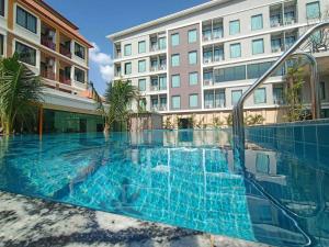 a large swimming pool in front of a building at Sasi Nonthaburi Hotel in Nonthaburi