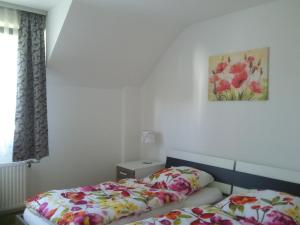a bedroom with two beds and a picture on the wall at Bauernhof Sesterhenn in Leichlingen
