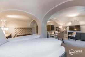 Posteľ alebo postele v izbe v ubytovaní TATRA SUITES Boutique Suites Deforte Elegance 201