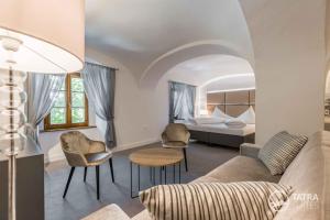 Posteľ alebo postele v izbe v ubytovaní TATRA SUITES Boutique Suites Deforte Elegance 201