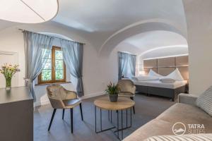 Posteľ alebo postele v izbe v ubytovaní TATRA SUITES Boutique Suites Deforte Elegance 201