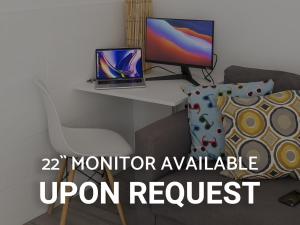 Telewizja i/lub zestaw kina domowego w obiekcie Relaxing retreat in Maspalomas Lago - Fully renovated bungalow