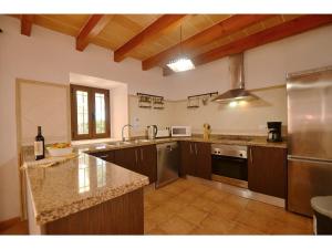 Kuchnia lub aneks kuchenny w obiekcie Mansion Mallorca with Private Pool