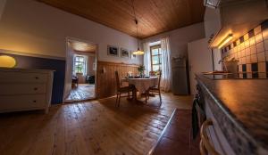 Kuchyňa alebo kuchynka v ubytovaní Gabis Lodge