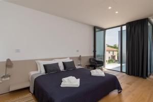 Ένα ή περισσότερα κρεβάτια σε δωμάτιο στο RM Luxury villa with pool in Rovinj +24 φωτογραφίες