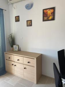TV a/nebo společenská místnost v ubytování Apartments 'Stine'