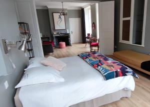 Postel nebo postele na pokoji v ubytování Manoir de L'Echauguette