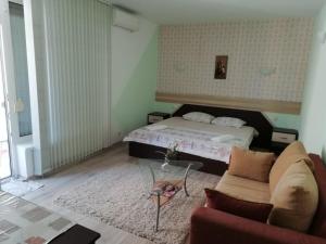 Postel nebo postele na pokoji v ubytování Art Guest House Orchidea