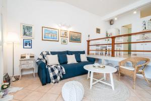 Posedenie v ubytovaní Apartments Ratac Lobrović with private beach and beautiful sunset