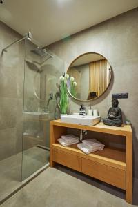 A bathroom at RV Apartment Olivine