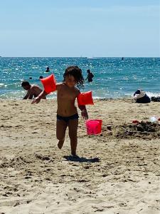 Hosté ubytování Appt avec parking, clim, wifi à 50 m de la plage