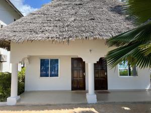 Φωτογραφία από το άλμπουμ του Visitor's Inn σε Jambiani +89 φωτογραφίες