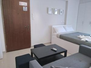 Postel nebo postele na pokoji v ubytování Little Beauty - HappyHostGr - in Platamonas
