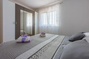 Postel nebo postele na pokoji v ubytování Apartments Rogić