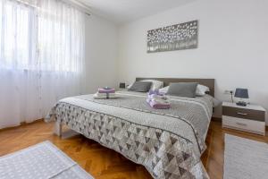Postel nebo postele na pokoji v ubytování Apartments Rogić
