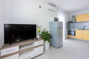Kuchyň nebo kuchyňský kout v ubytování Apartments Rogić