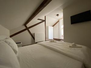 Boutique Rooms with Parking客房内的一张或多张床位