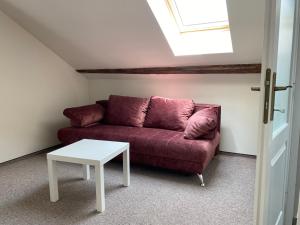 Boutique Rooms with Parking的休息区