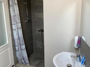 Boutique Rooms with Parking的一间浴室