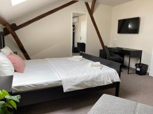 Boutique Rooms with Parking客房内的一张或多张床位